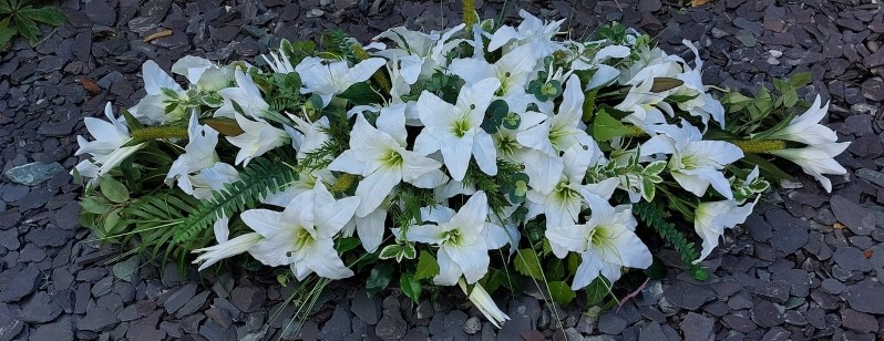 White Oriental Lily Coffin spray 4 ft