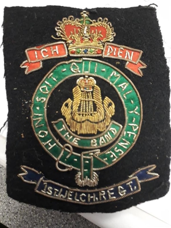 Badge logo