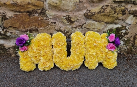 pale yellow 3 lettered MUM frame to hire